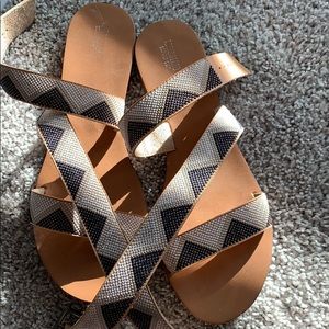 Flat sandals